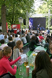 Live Earth Public Viewing am Chinaturm (Foto: MartiN Schmitz)